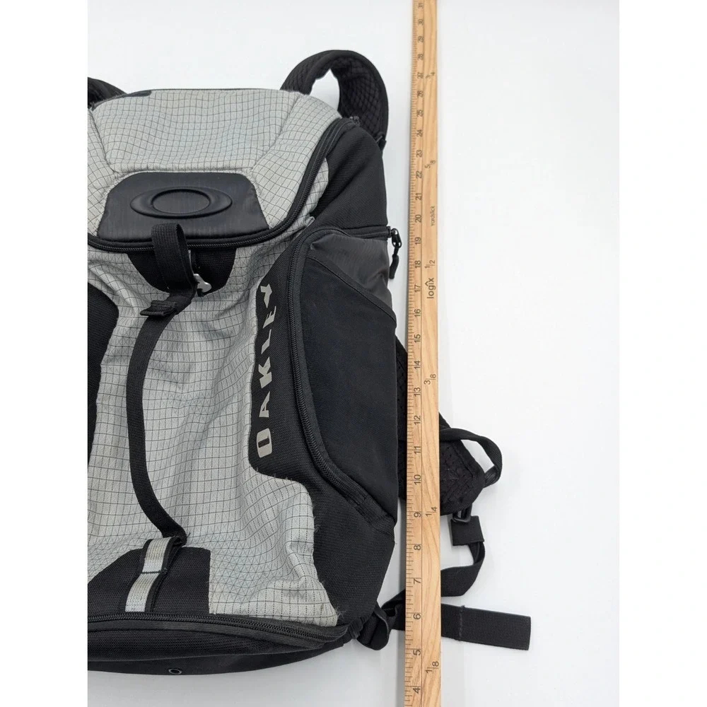 Oakley Link Pack Backpack Stone Gray 29L‎ Hiking Bag Travel Commute 92910-22Y